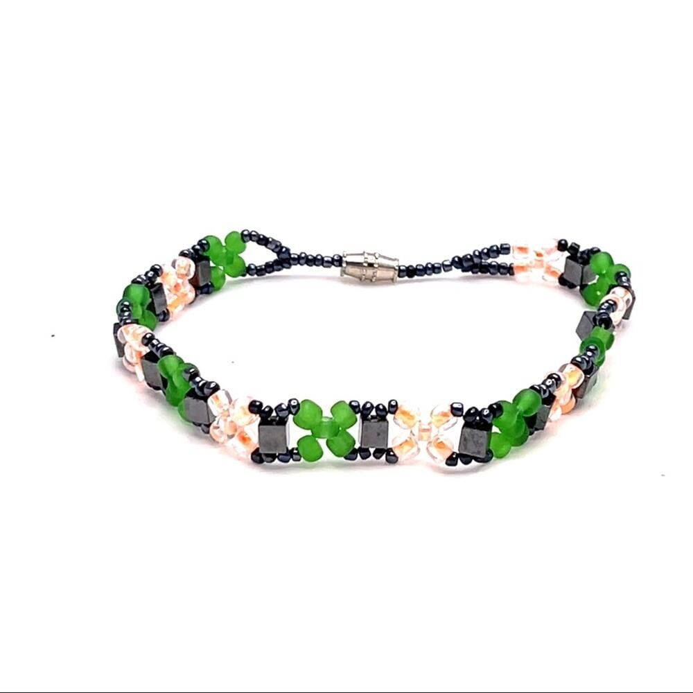 Beaded bracelet flowers grey pink green beads